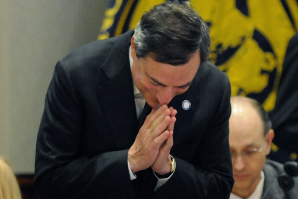 Mario Draghi praying-R-envelope