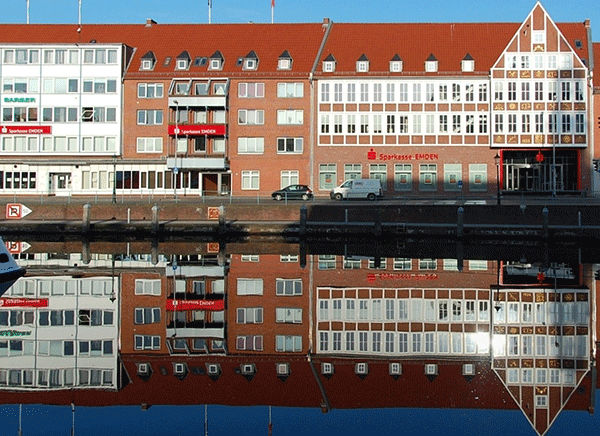 Sparkasse-bank-reflection-600