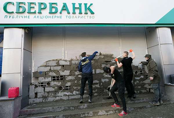 Sberbank-Russia-wall-protest-R-600