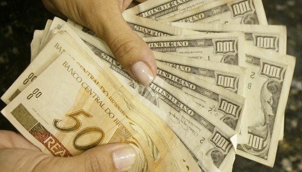 Brazil real dollar-R-600