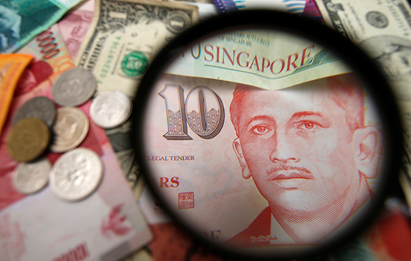 Singapore-dollar-magnifying-R-600
