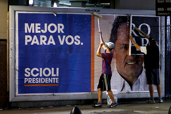 Daniel Scioli poster-R-600