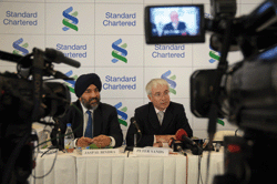 Standard Chartered’s Asia CEO Jaspal Bindra and CEO Peter Sands at the IDR launch in Mumbai