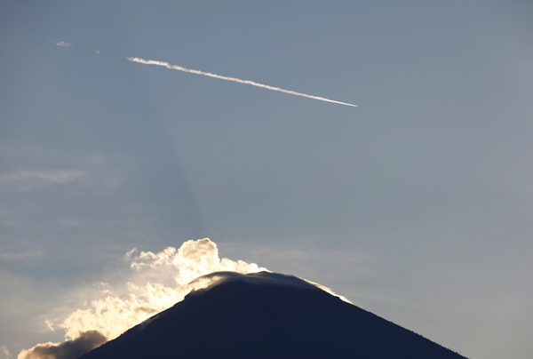 mount-agung-600x404-reuters