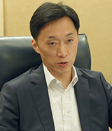 160x186Douglas Sung Shui On