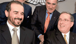 chairman of Investment Dar, Adnan Al Musallam (l), and the chairman of Ford Europe, Lewis Booth
