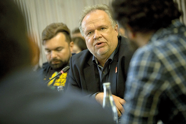 Kilian-Kleinschmidt-speaking-600