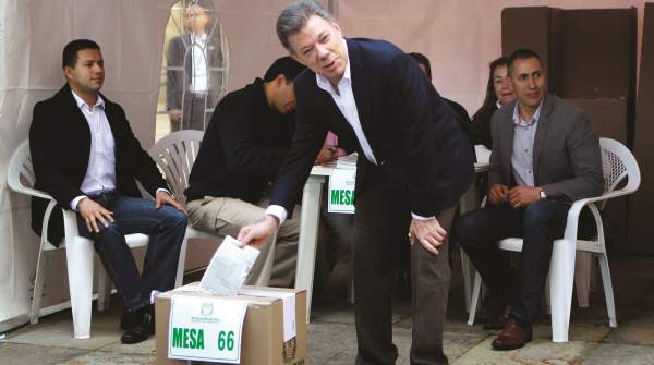 Juan Manuel Santos envelope