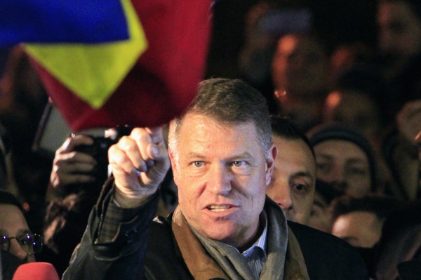 Klaus Iohannis_R-envelope