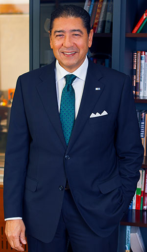 Hisham-Ezz-El-Arab-standing-300