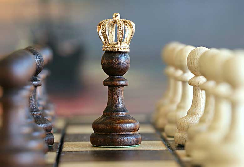 chess-pawn-king-780