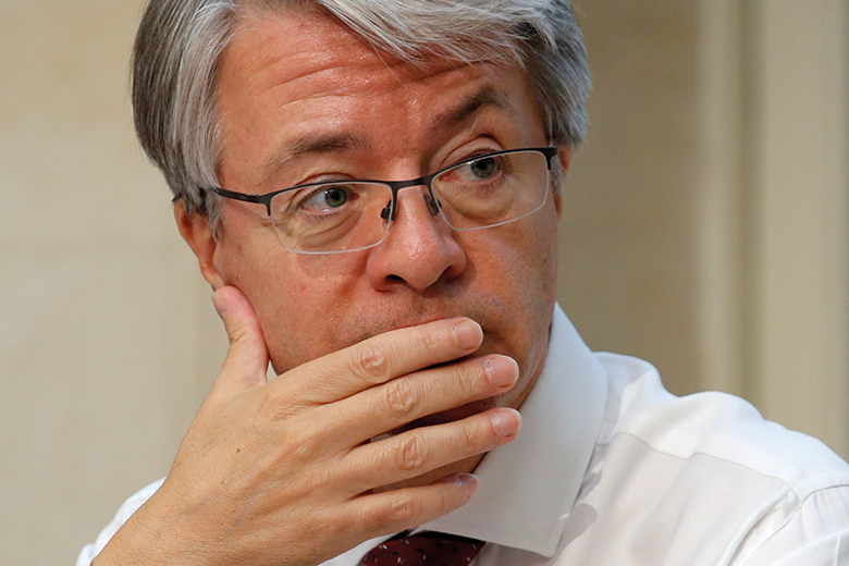 Jean-Laurent-Bonnafe-hand-R-780