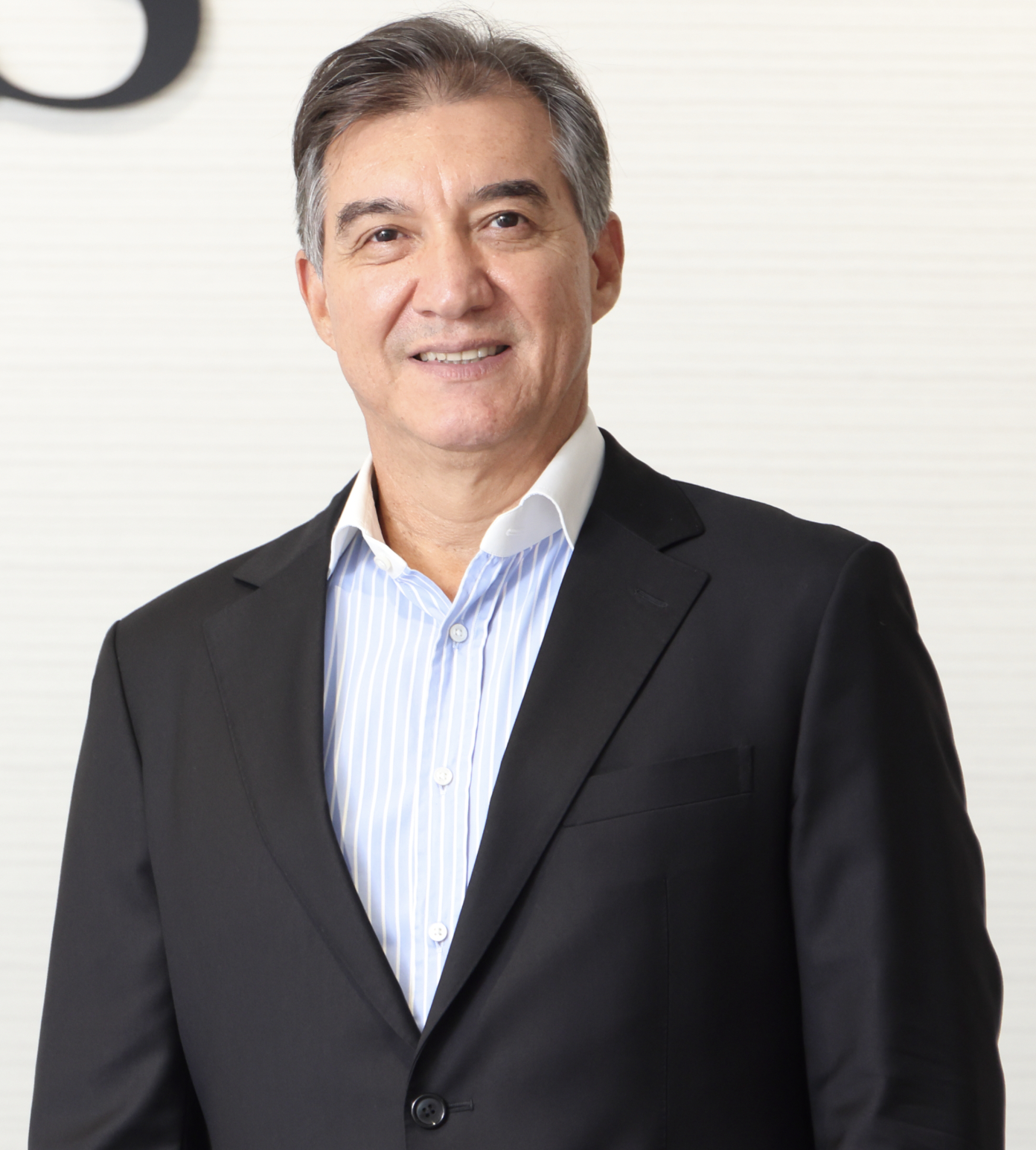 sebastian paredes.png