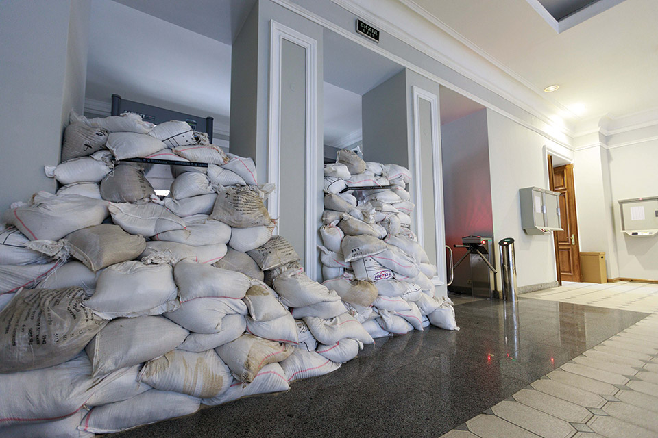 NBU-entrance-sandbags-960.jpg