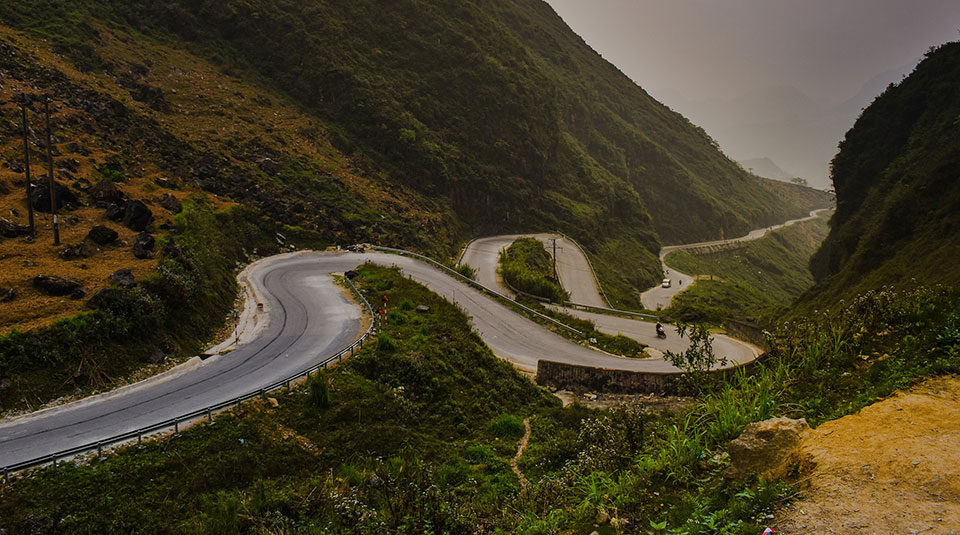 vietnam-winding-route-road-960x535.jpg