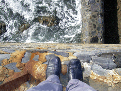 doy-main-feet.gif
